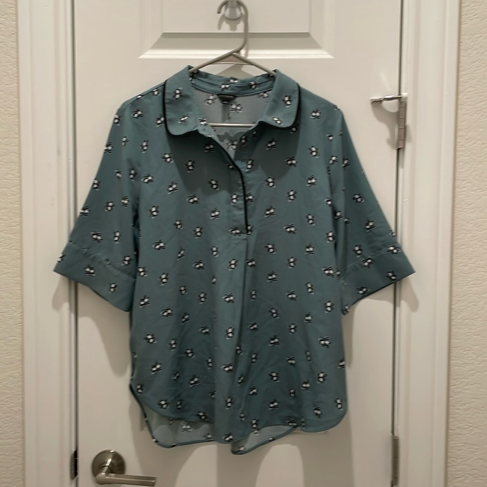 SZ L loose fitting tunic from Ann Taylor. Black piping, elbow-length sleeves.